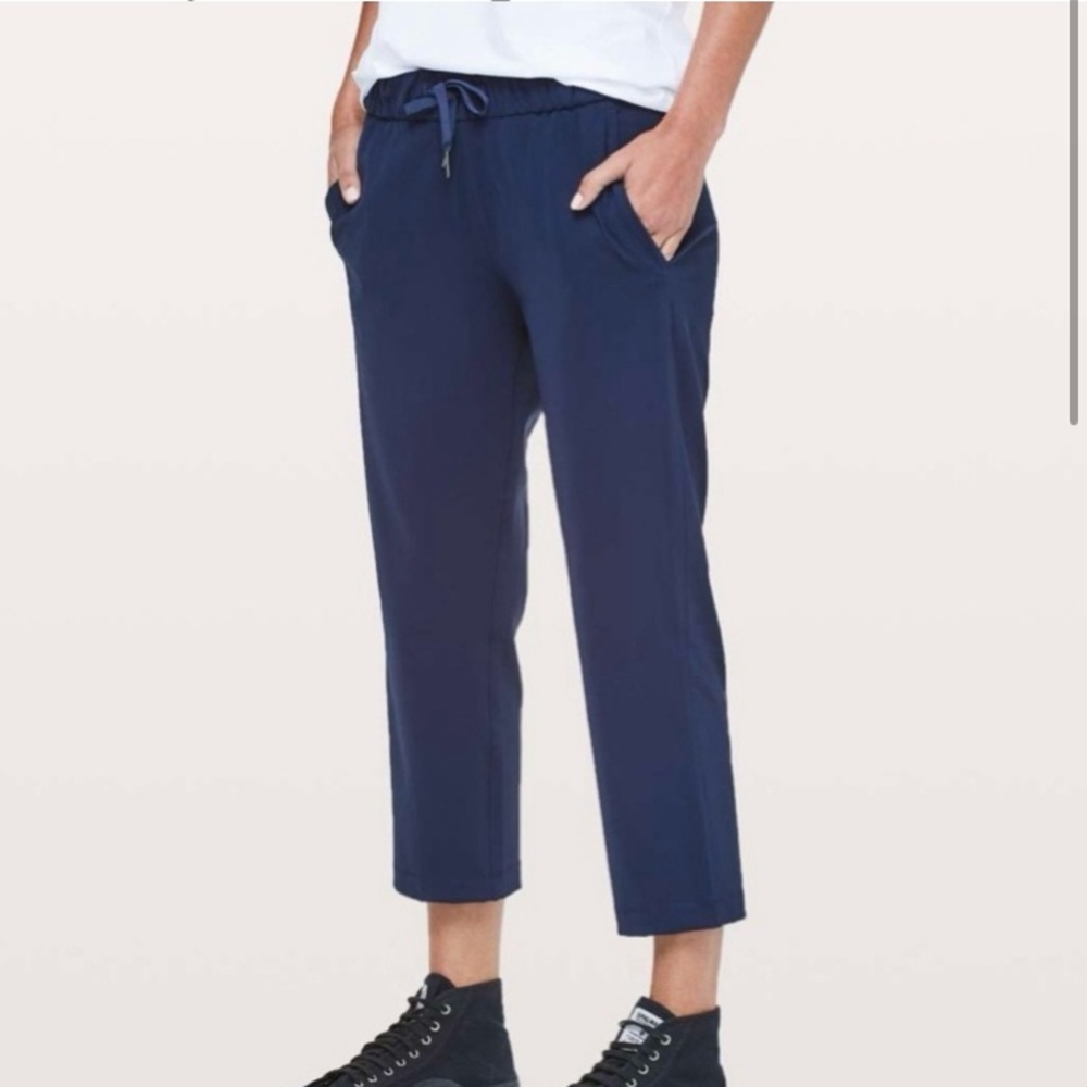 🎁Like New Lululemon Athletica on the Fly Navy Crop Joggers # LW6ATES- Size: 6